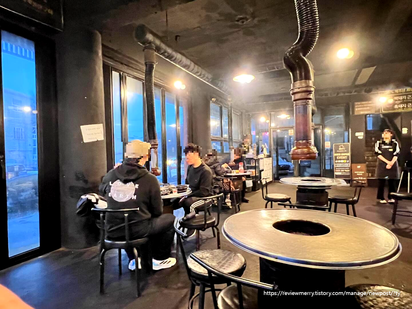 식당 내부 테이블