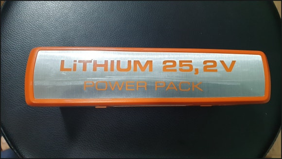 일렉트로룩스 25.2v 배터리 상단