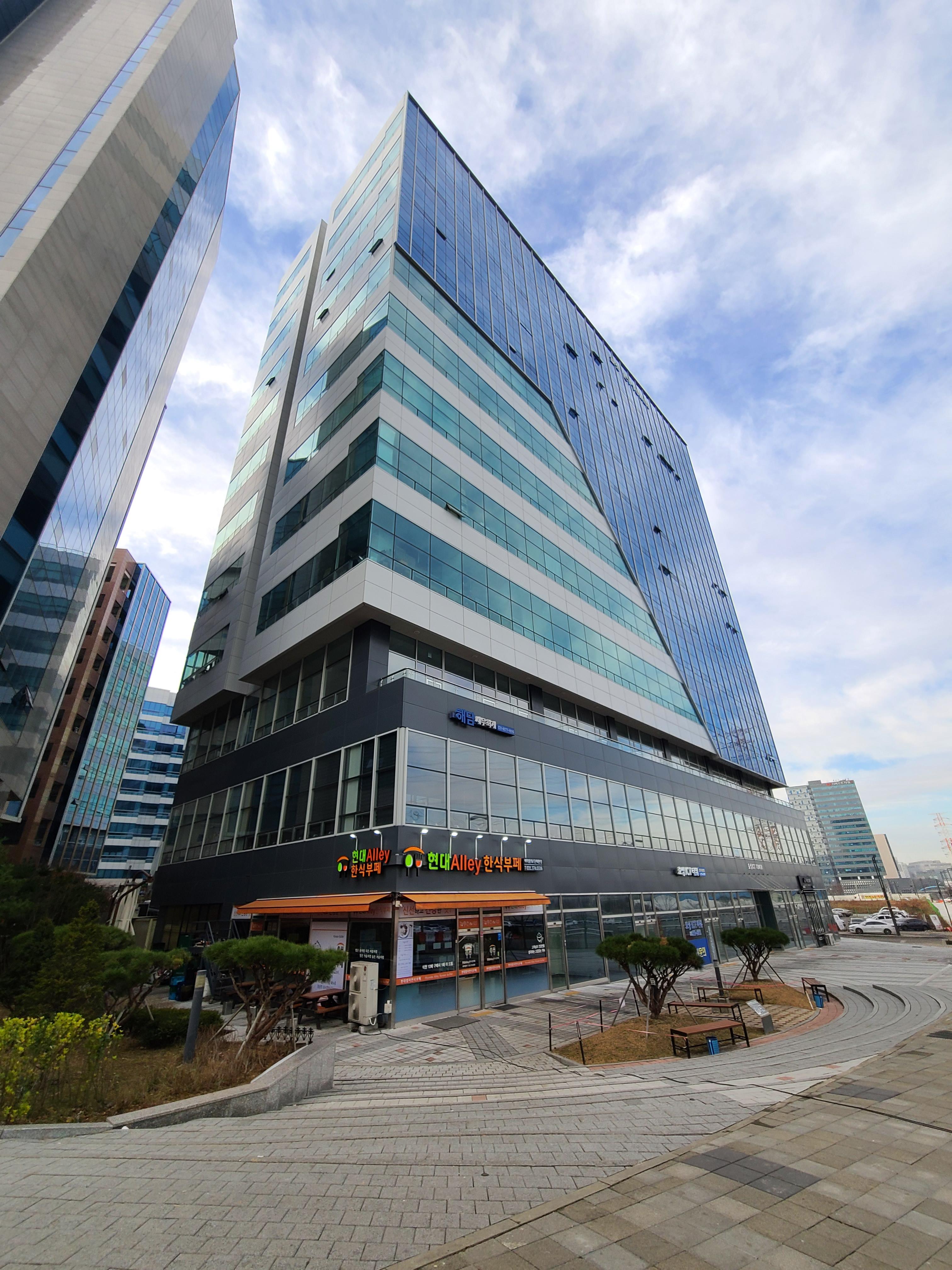 화성ICT타워 외관