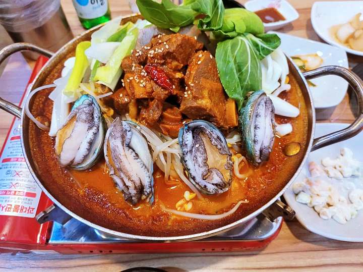 돈쭐내러왔습니다 전복 갈비찜 해신탕 소갈비찜 먹방 조권 60kg 도전 강서구 까치산역 맛집 이영자 2AM 조권 방송 소개