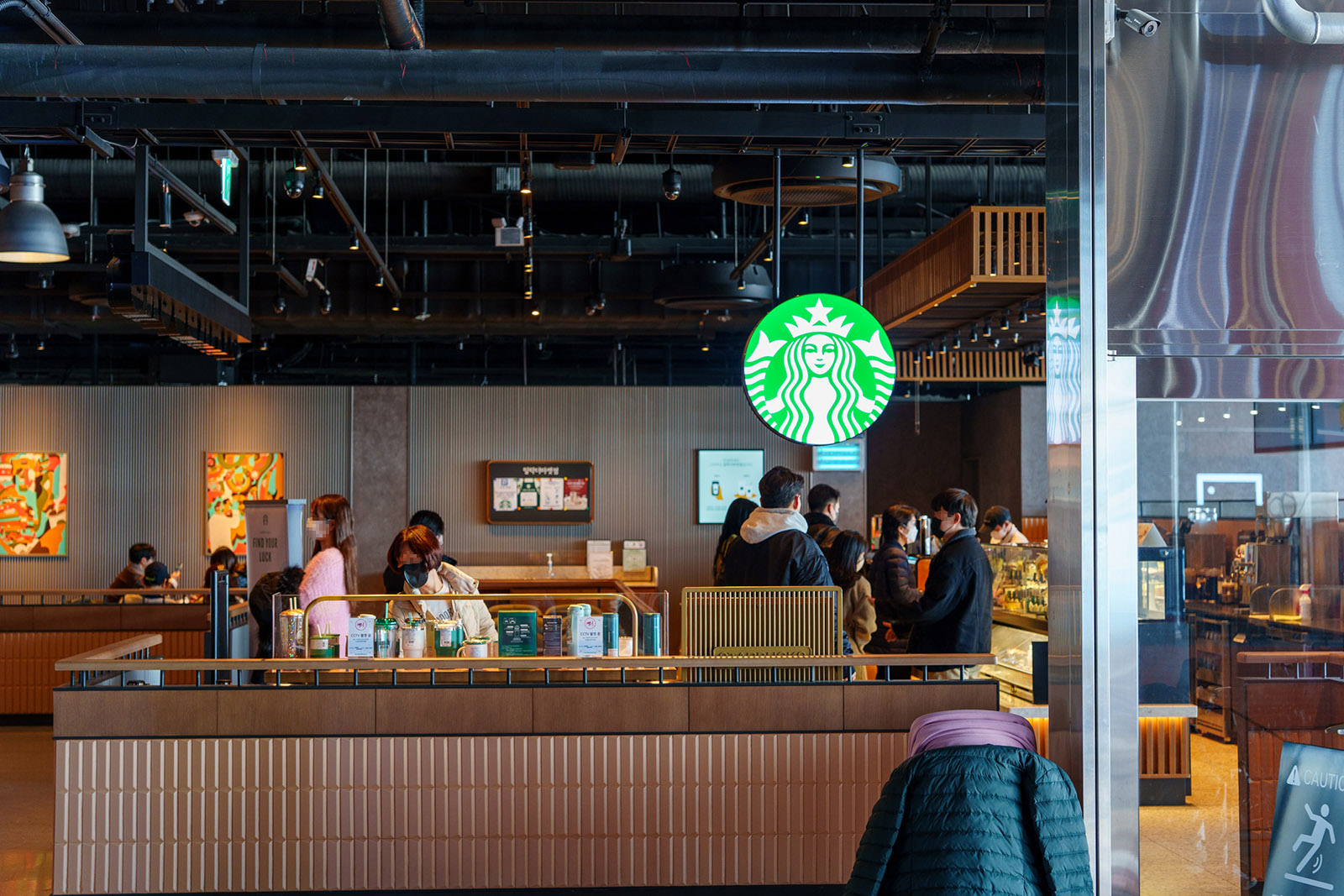 밀락더마켓(Millak the Market) 내부.