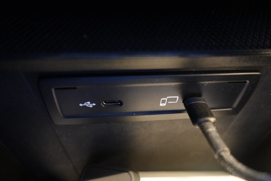 벤츠 GLC 300E 쿠페 실내디자인