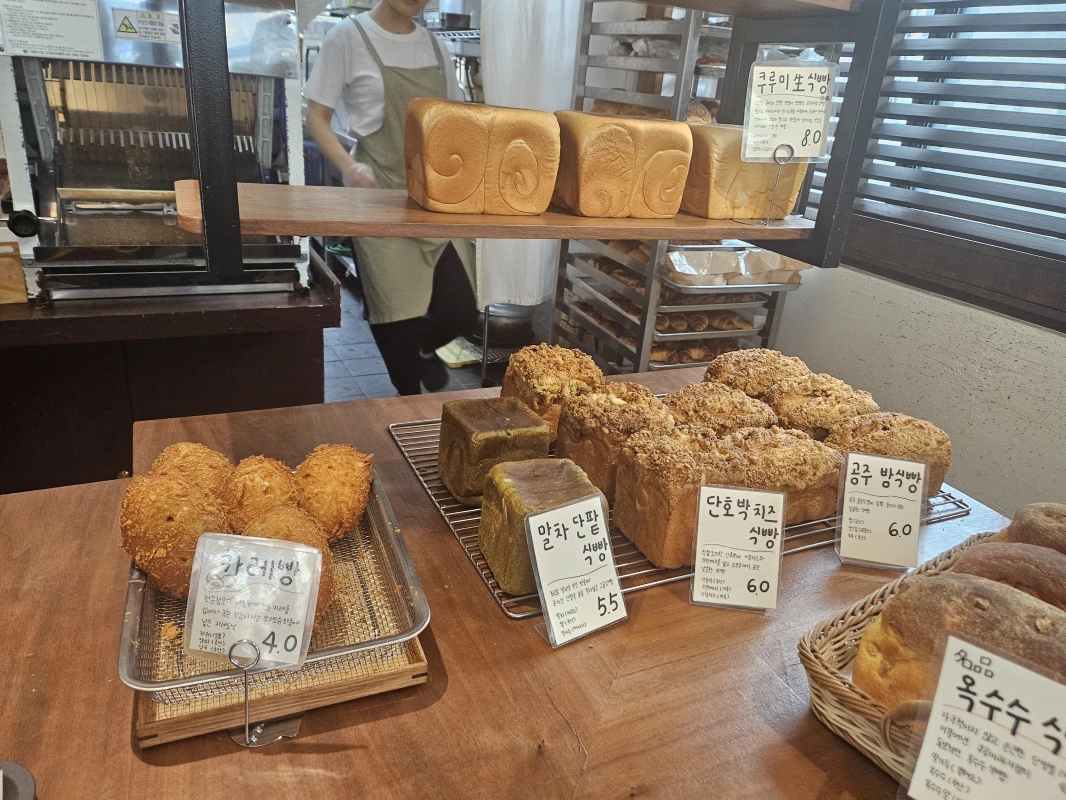 쿠루미과자점-생식빵-단호박치즈식빵-말차단팥식빵-공주밤식빵-카레빵