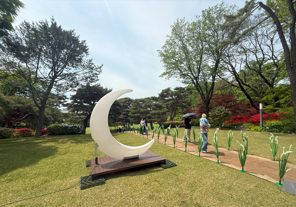 상춘재 (常春齋) 앞 마당 들머리길