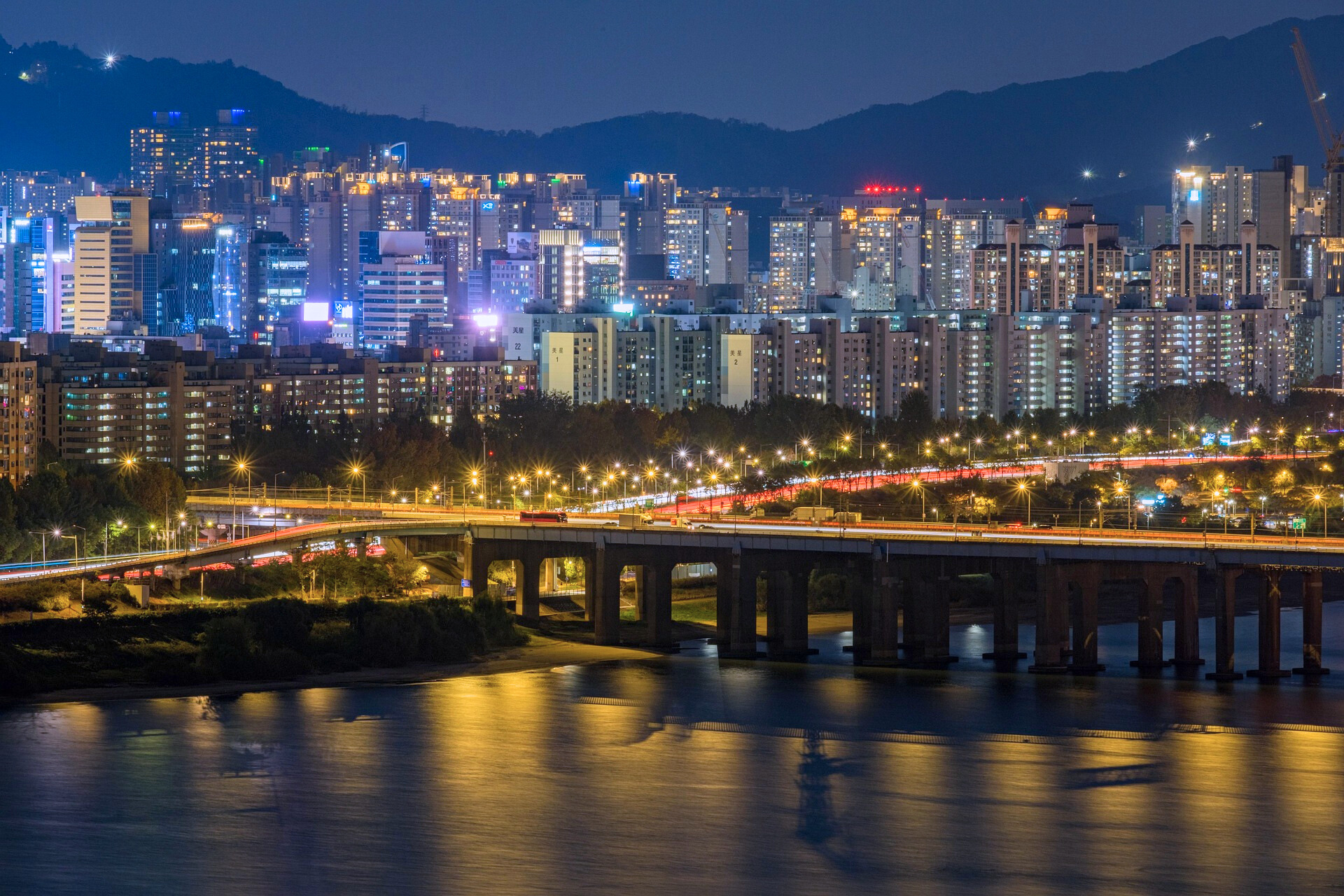상업지역 부동산 관련 사진