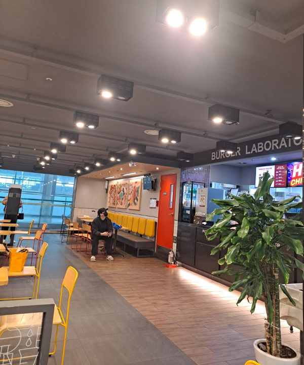 광명역 롯데리아 매장 풍경