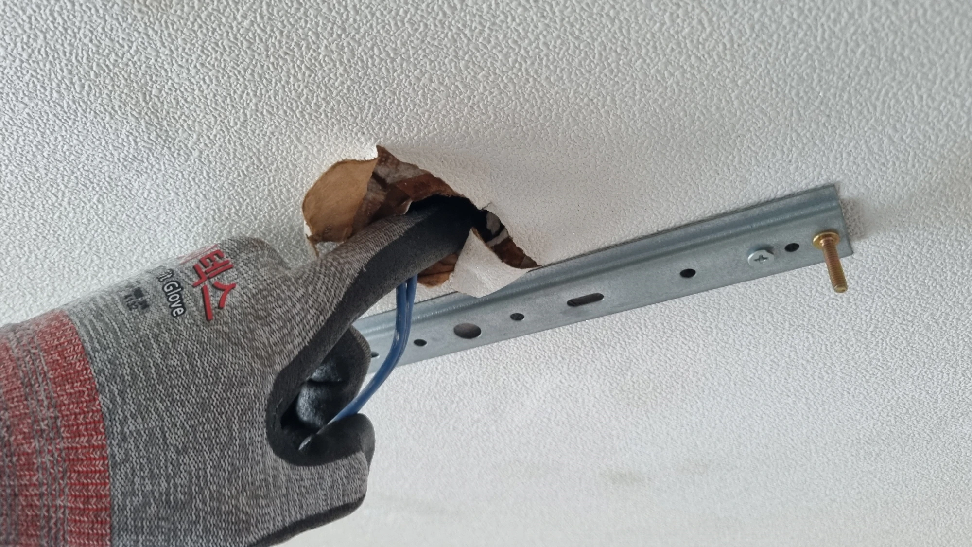 브래킷 고정 위치