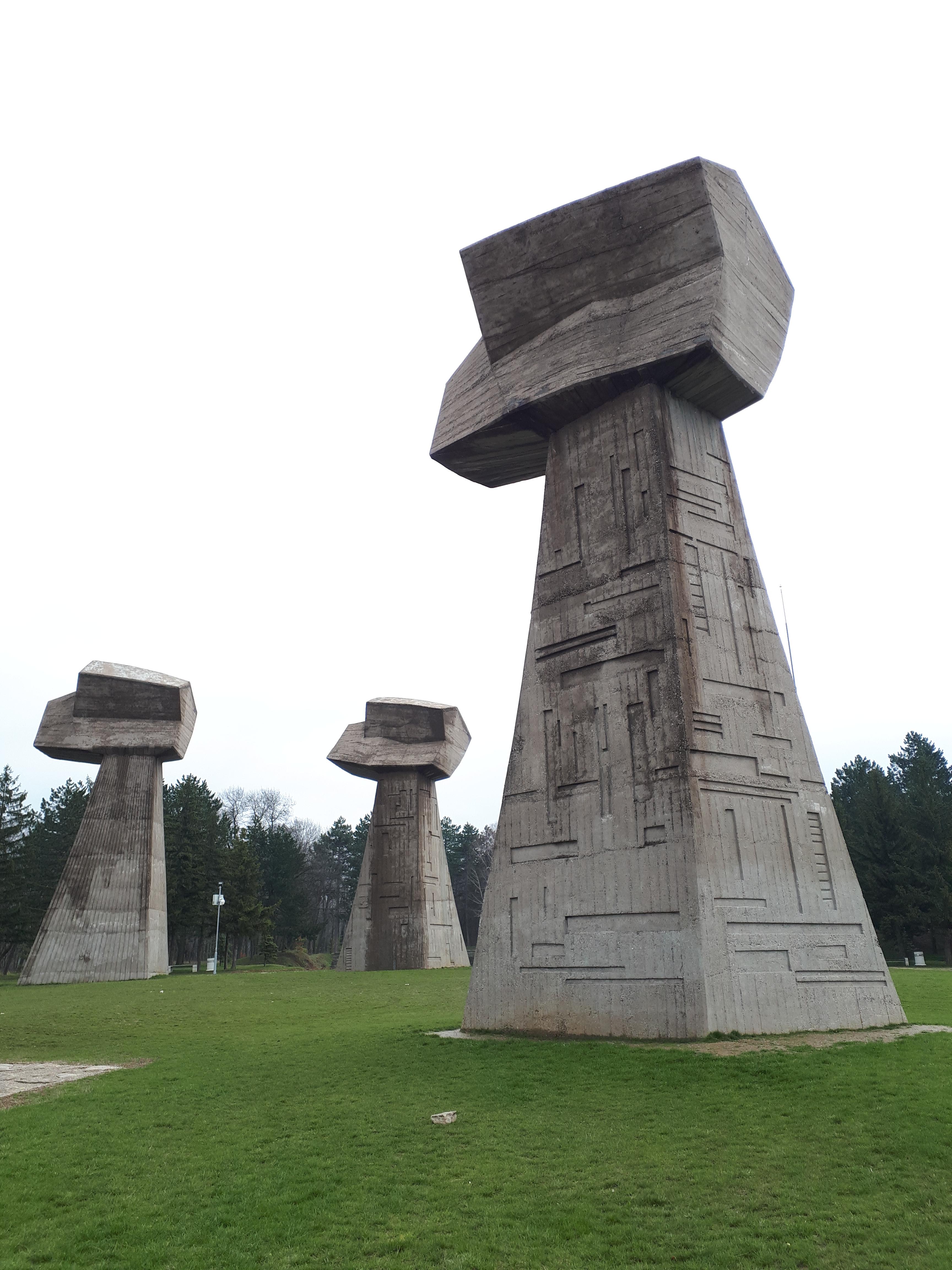 세르비아 니슈 부반즈 기념 공원 동상