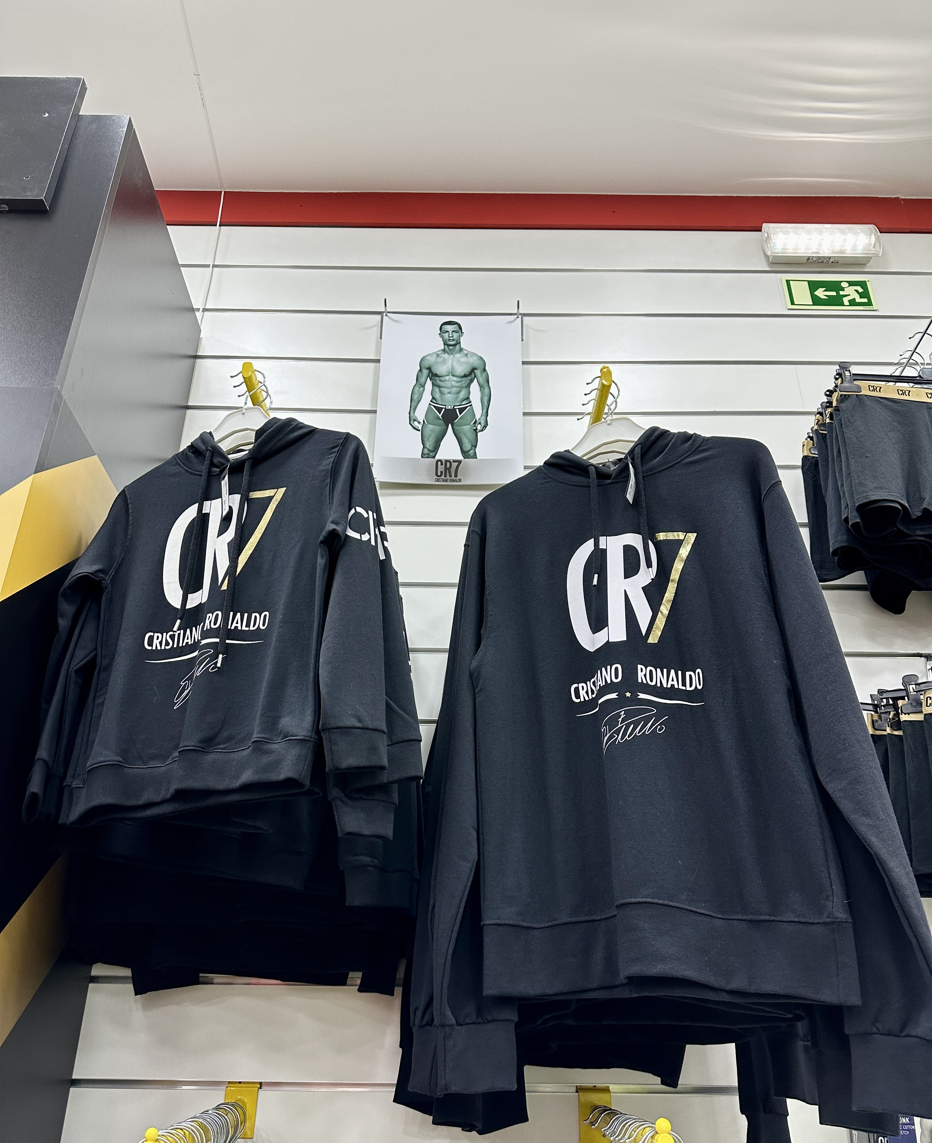 호날두의 CR7 브랜드 후드