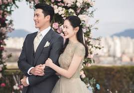 “아직도 현실감 없어” 팬들이 말하는 현빈♥손예진 부부 관련사진