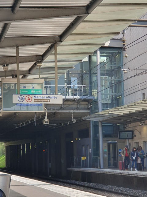 파리-지하철역-미키마우스