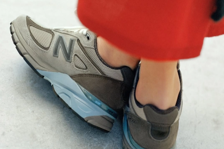 뉴발란스 990v4와 다른 버전(V3, V6)의 차이점