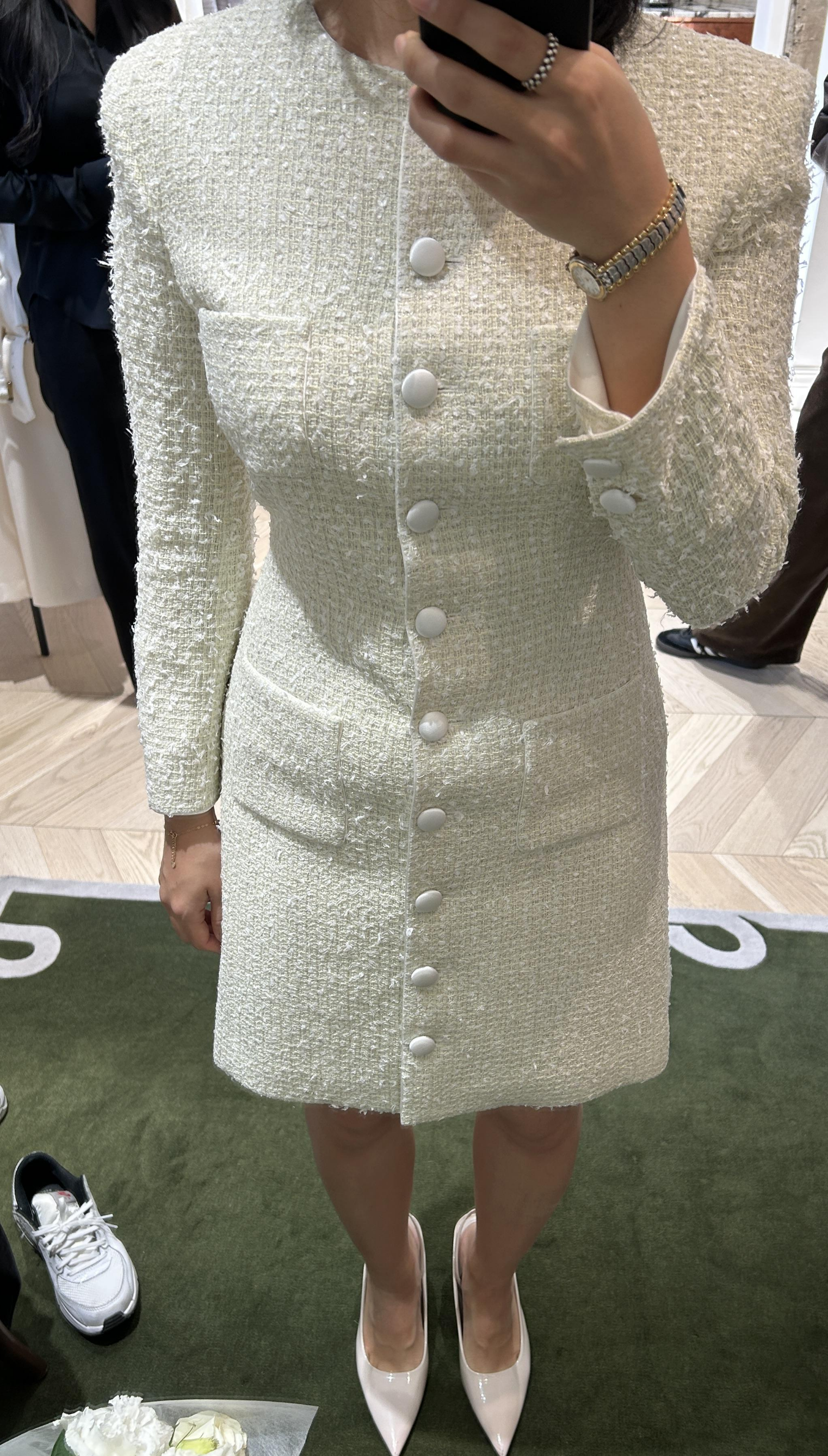 아보아보 옐로우 실크 새틴 트림 트위드 착용