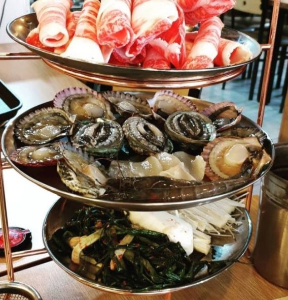 1단에는 채소 2단에는 해산물 3단 소고기