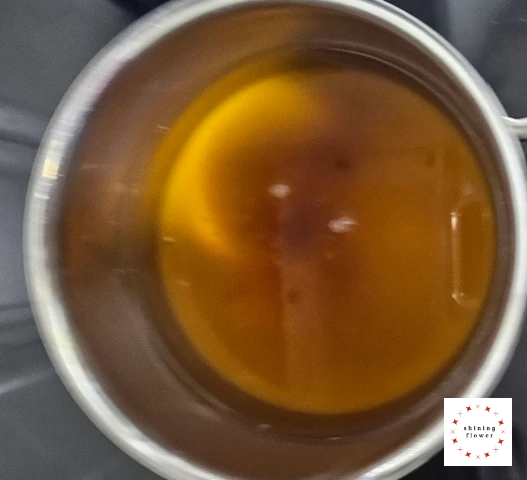 오이피클-물과 식초와 설탕과 소금 냄비에 넣기