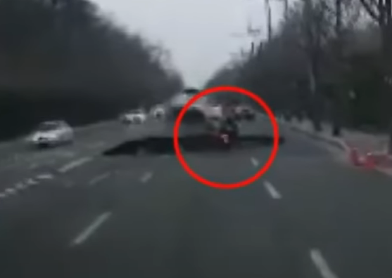 강동구 명일동 싱크홀 사고&amp;#44; 씽크홀 사고 발생 시 대처 방법은?