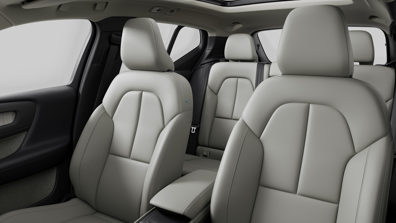 24년형 볼보 XC40 실내 1열 시트 사진