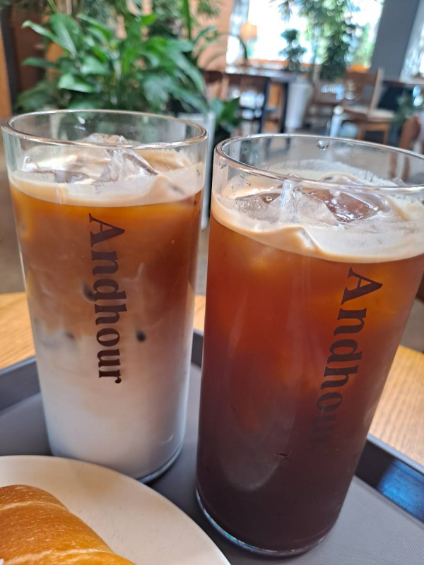 앤드아워 주문 음료들