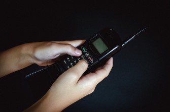 MZ가 열광하는 &lsquo;레트로템&rsquo;의 모든 것: 인기 이유&middot;대표 아이템&middot;구매 팁