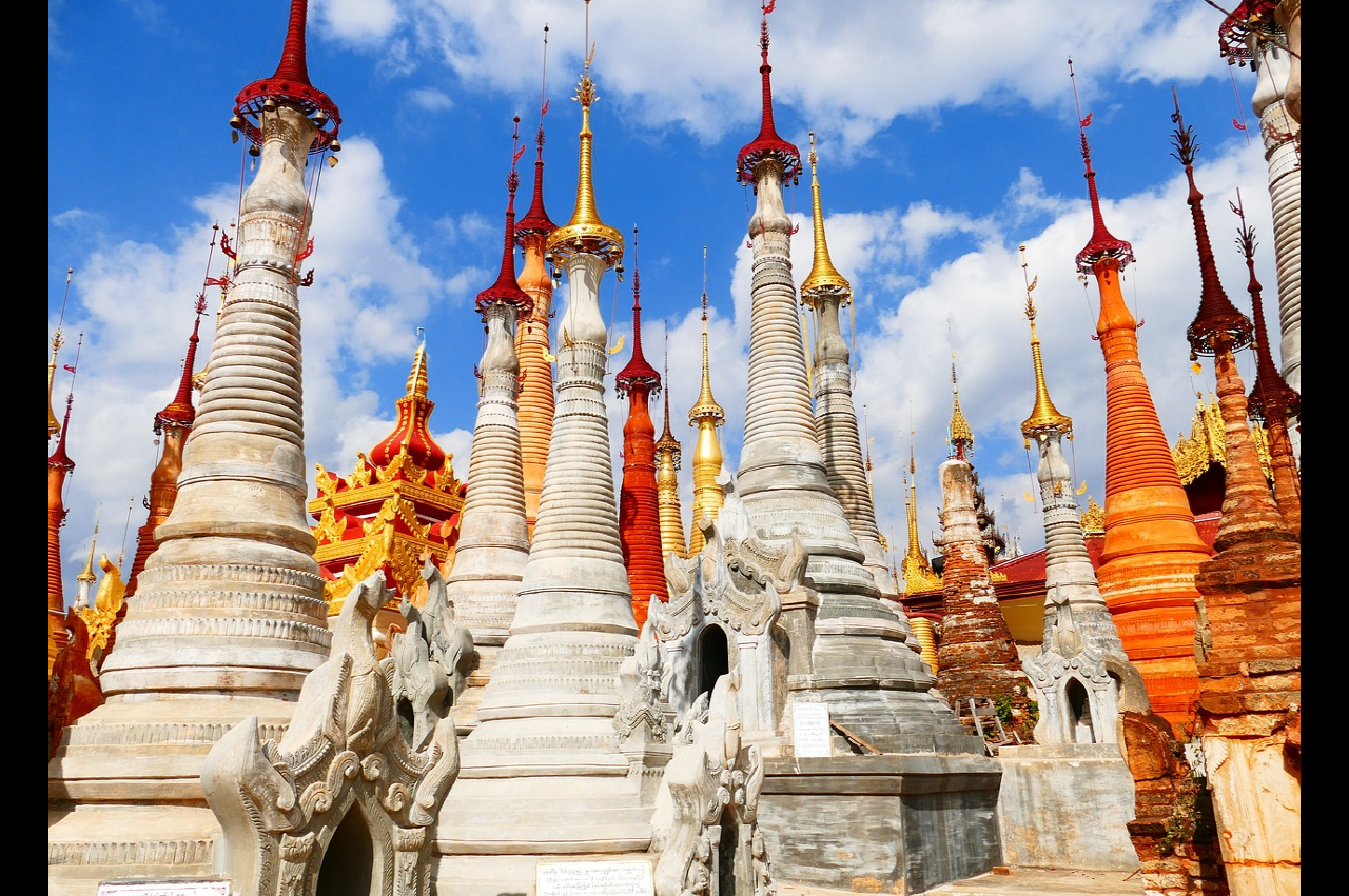 많은 탑, 절 관련 사진