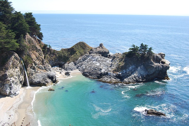 빅서 (Big Sur) – 끝없이 이어지는 절벽과 파도, 그리고 고요한 숲