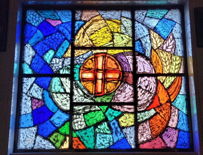 사진은 서울 혜화동성당 안에 있는 스테인드글라스입니다. 故 이남규 루카 선생님의 작품입니다.