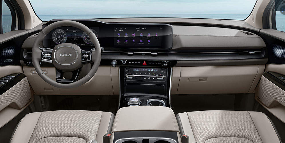 기존 카니발 실내 디자인