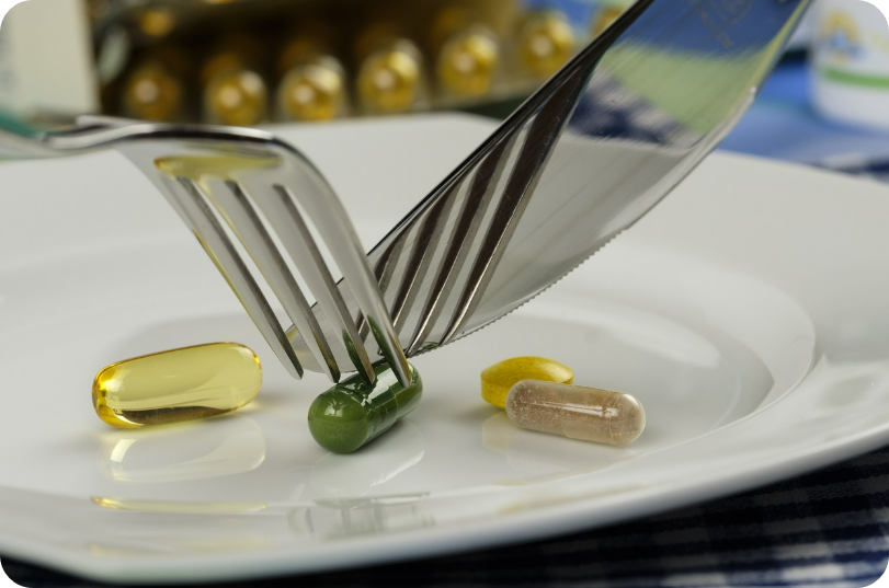 접시 건강보조식품 포크 나이프