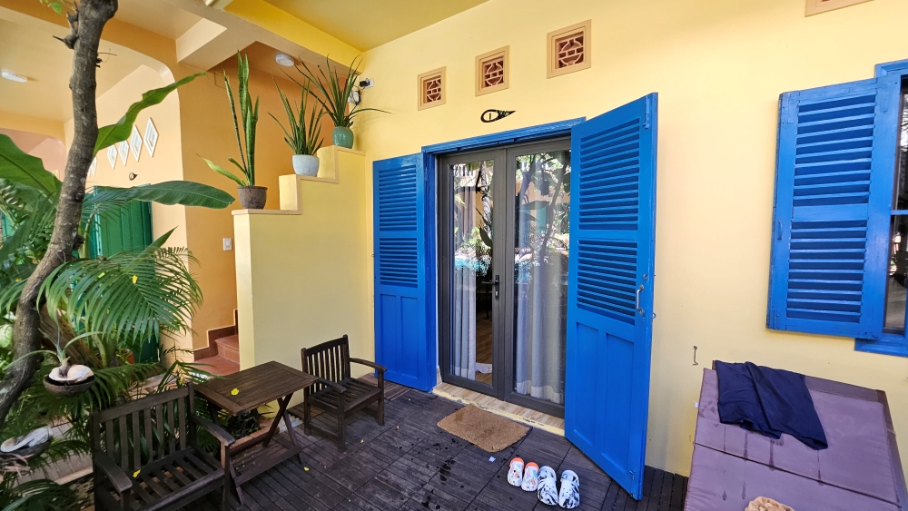 미뇽호텔 객실 출입문