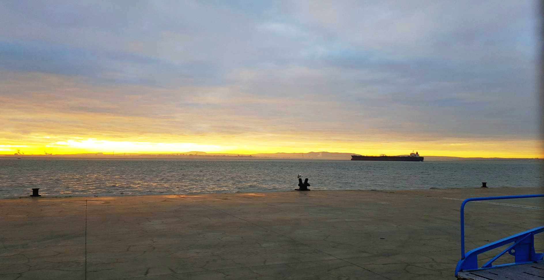 포르투갈 리스본 타구스 강변 일출
