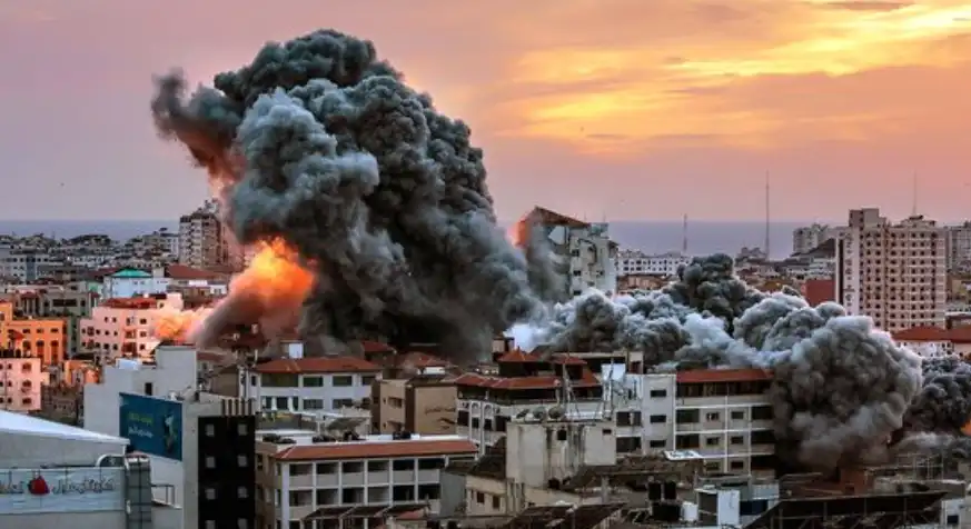 공습으로-불타는-도시