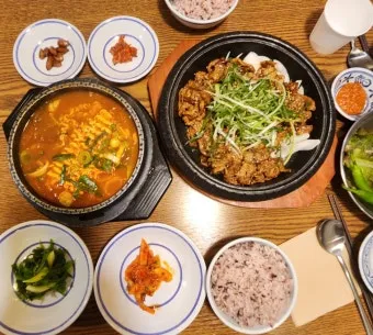 부산역 식당 추천 새벽집 국밥국수집 솔직 리뷰 넓은 매장 한식 밑반찬_5
