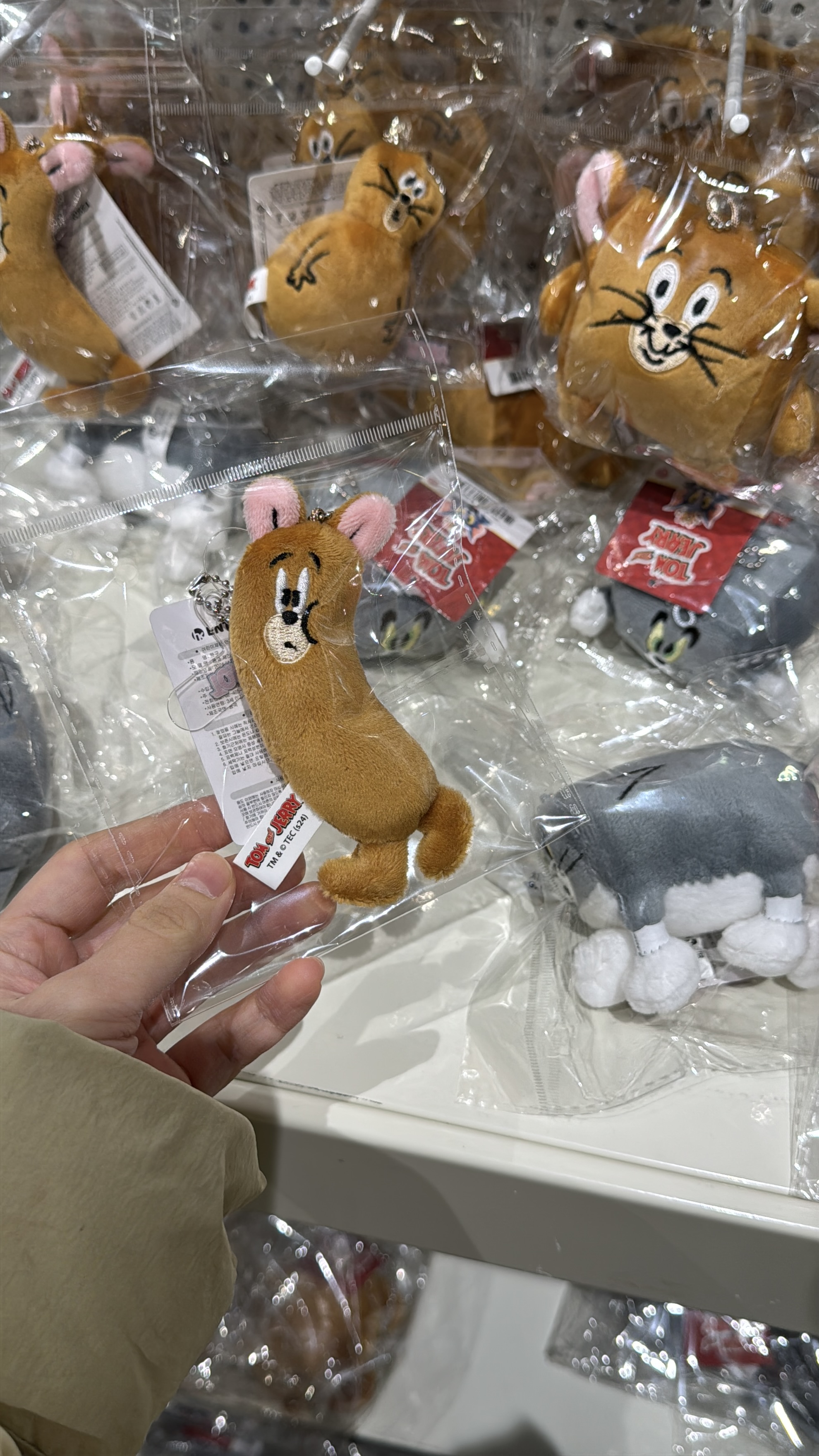 성수 톰과제리 팝업스토어 사진입니다.
