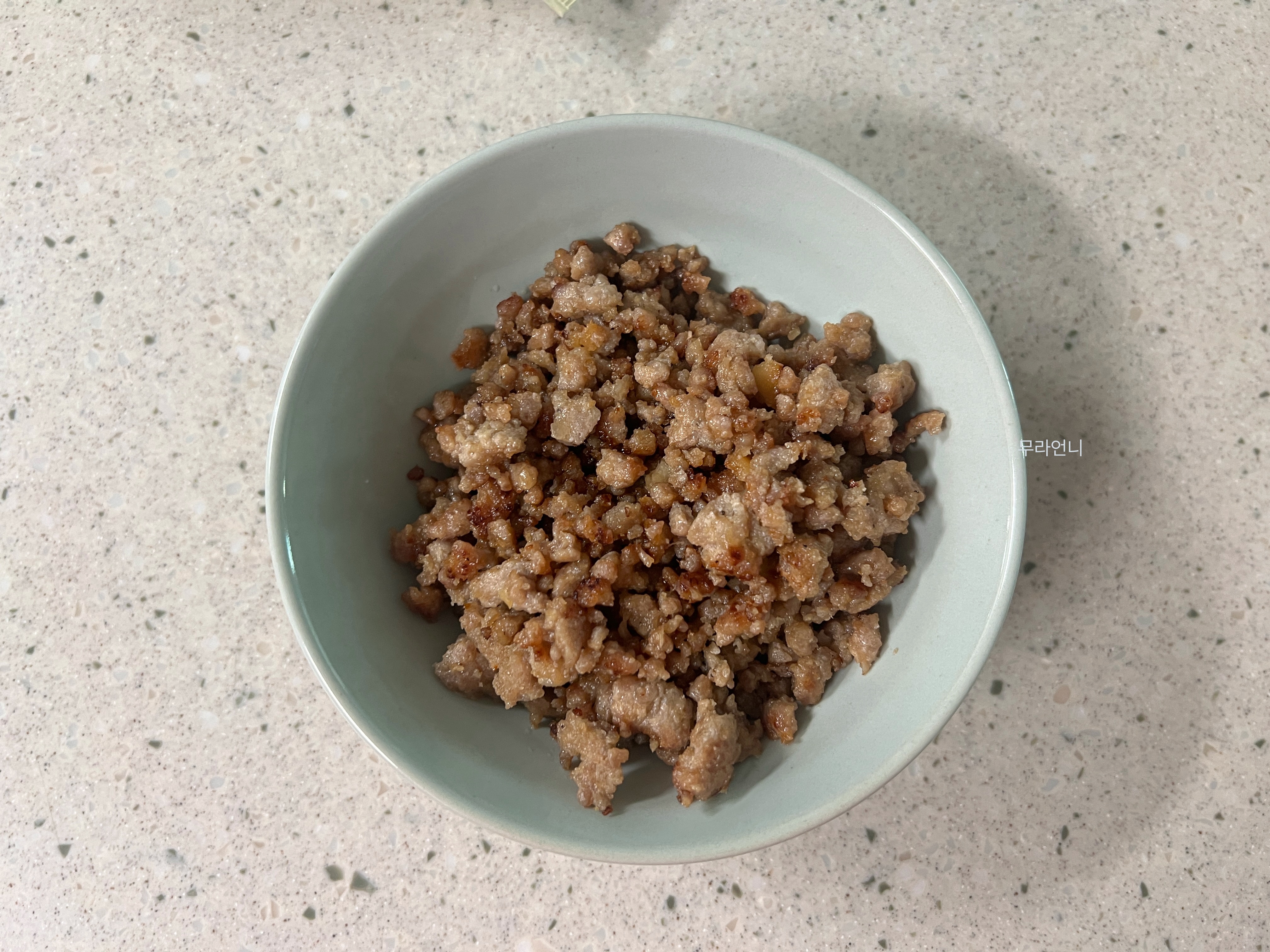 고기는 잠시 다른 쪽으로 빼두기