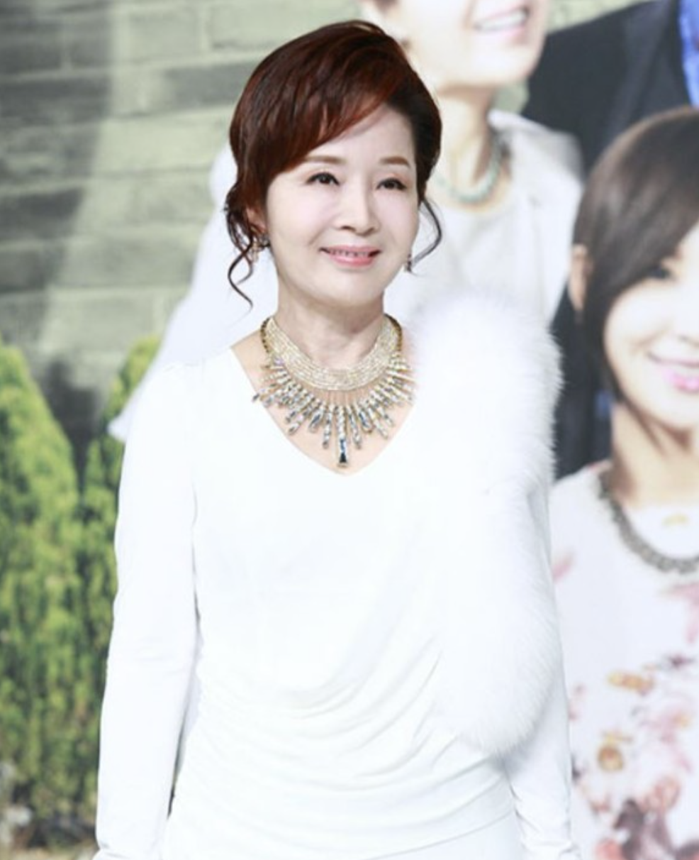 중년배우 이효춘