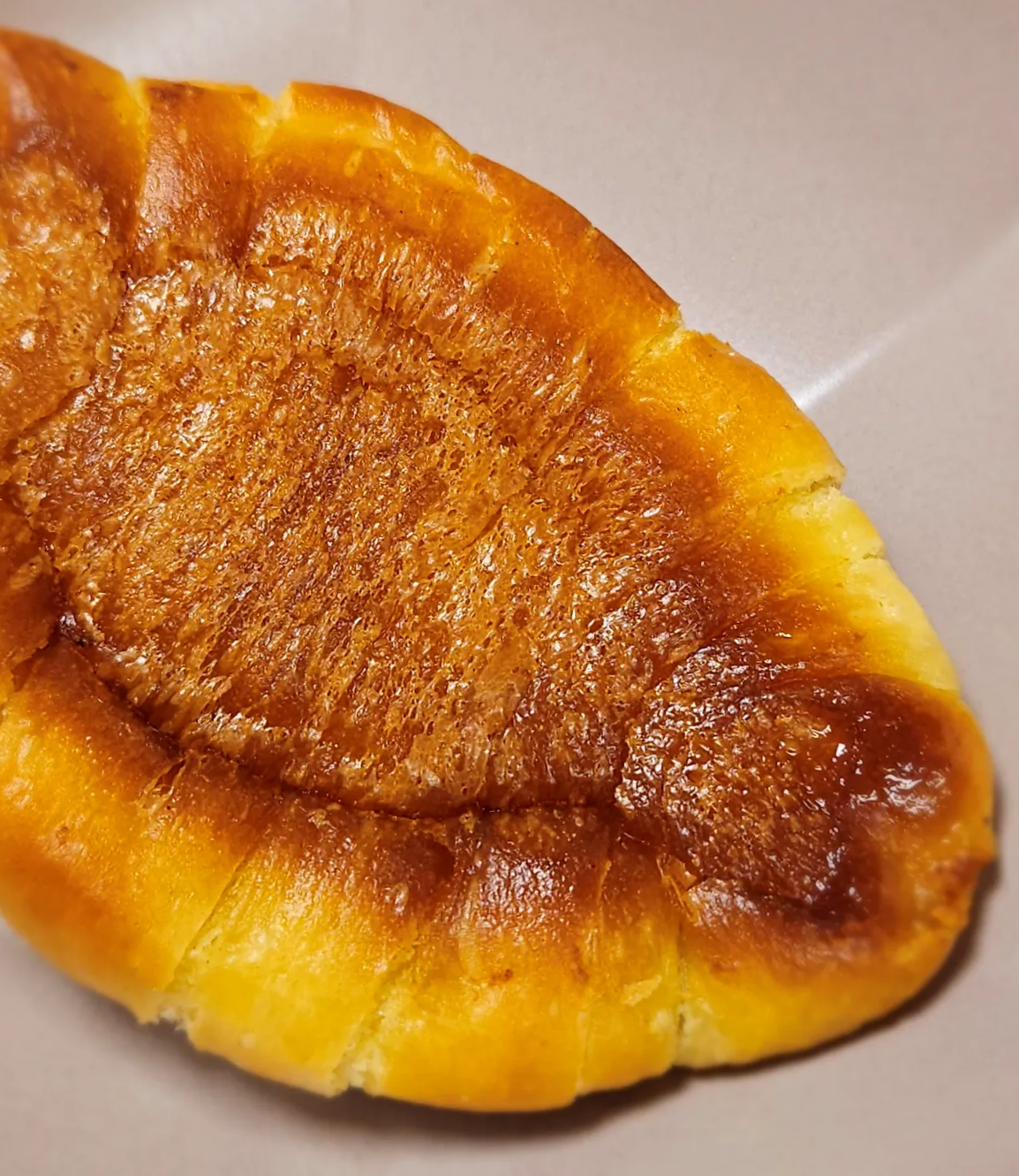 경남-사천시-두팡베이커리-소금빵밑면