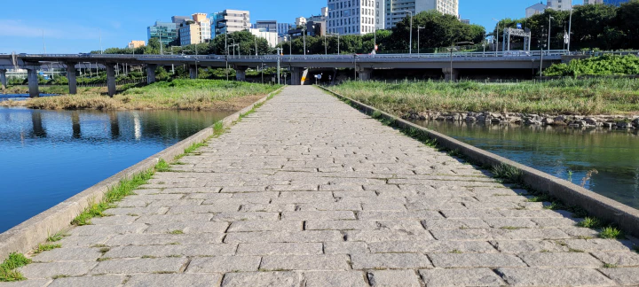 화창한 날의 살곶이다리