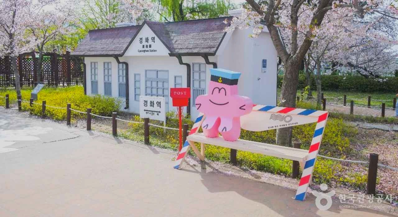 경화역 콘셉트로 꾸며진 포토존의 모습. [ⓒ한국관광 콘텐츠랩-라이브스튜디오]