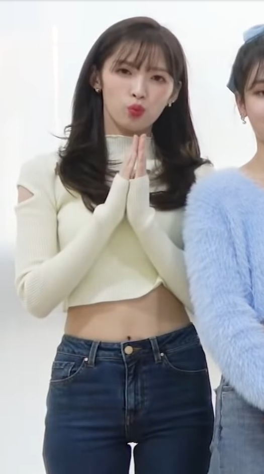 아이돌-idol-몸매-노출-섹시-가슴-가슴골-엉덩이-엉밑-엉밑살-허벅지-골반-sexy-boobs-butt-thighs-kpop-cleavage-오마이걸-아린-배꼽-ohmygirl-arin