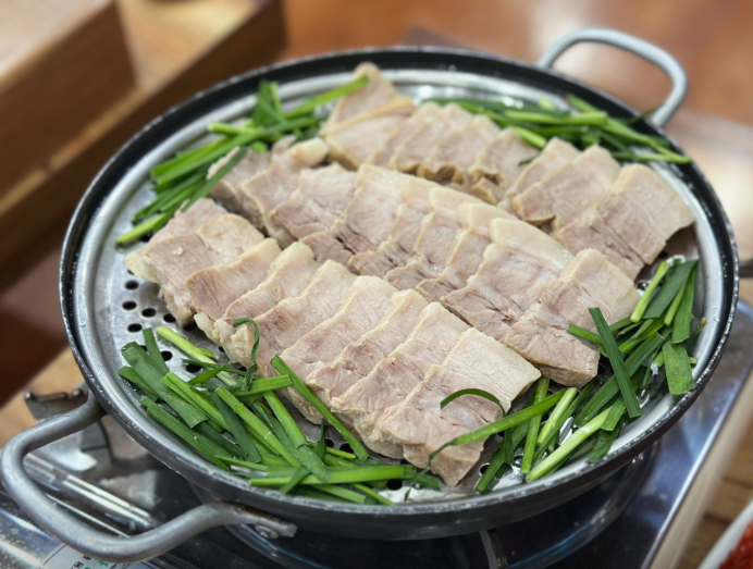 생방송투데이 굴김치보쌈 족발 파전 쟁반국수 외국인의밥상 인천 서구 가야보쌈족발전문