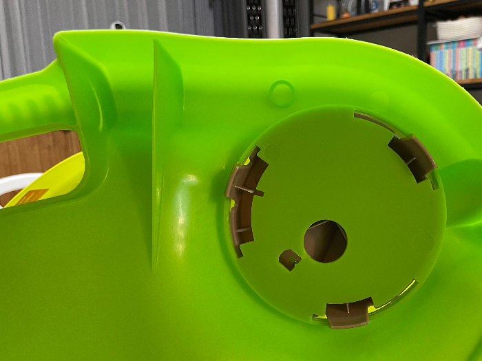 하판의 다리연결부위