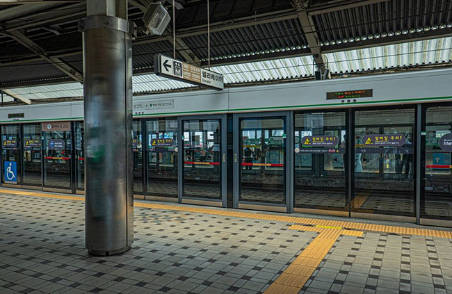 지하철 사진