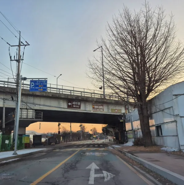 주차장가는 길 - 신양수대교 교각사진 