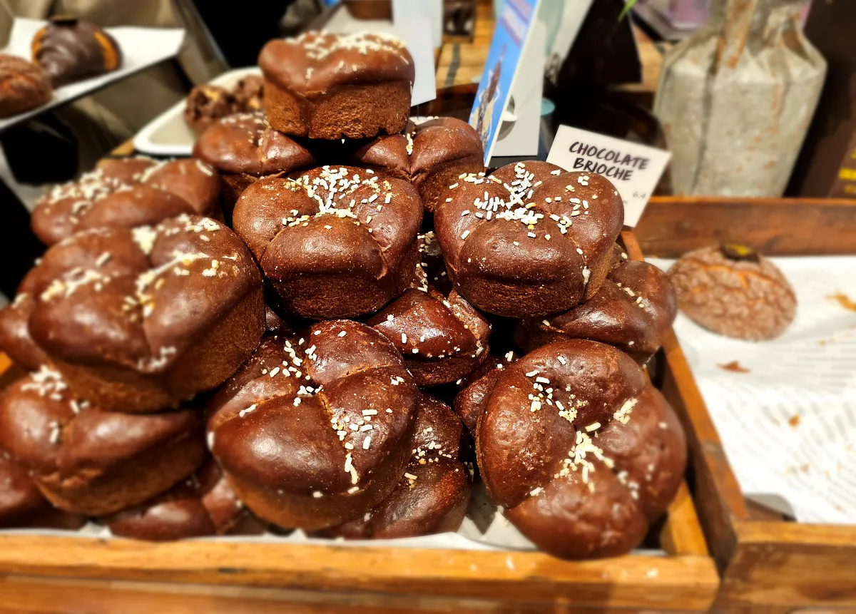 여의도-더현대서울-백화점-고디바베이커리-진열빵