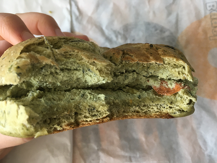 베이글-한입-베어물은-단면