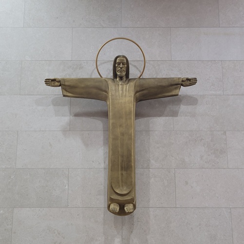 사진은 군산 축동성당 안에 있는 예수부활상입니다.