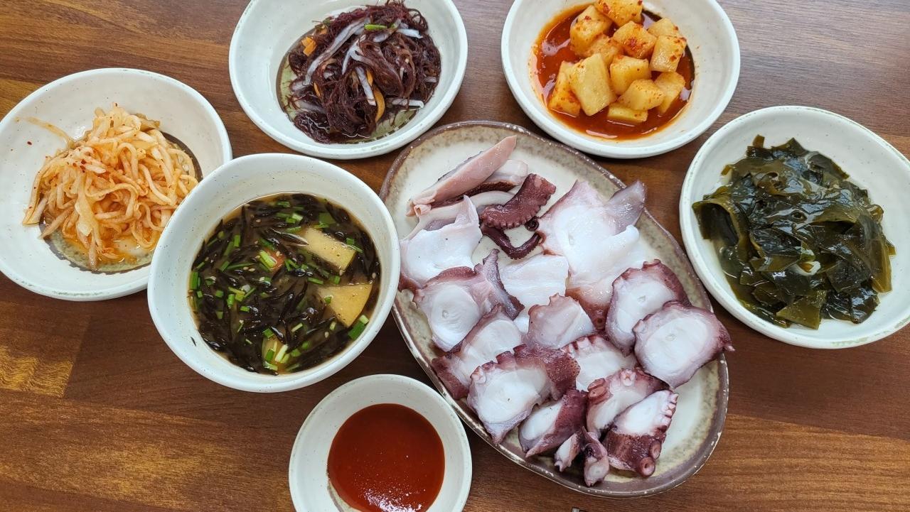 6시내고향 제주 서귀포 성산 나혼산 박나래 방문 해녀들이 갓 잡아올린 조개로 만든 조개죽, 오분자기죽, 빛조개죽 맛집 추천
