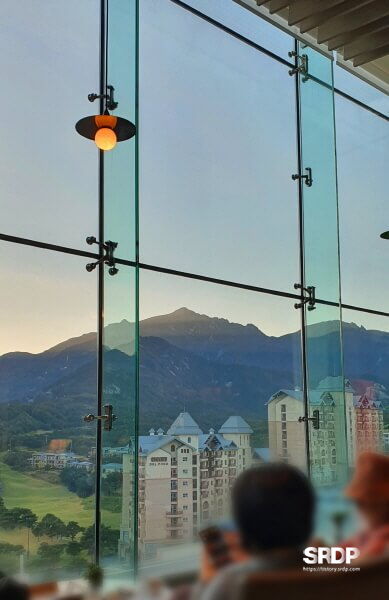 소노펠리체-델피노-더엠브로시아-울산바위뷰-카페