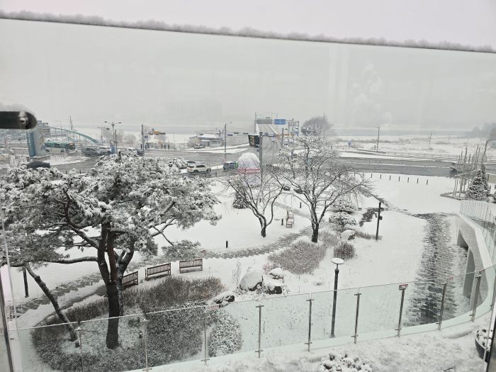 양평도서관-3층테라스-마당뷰