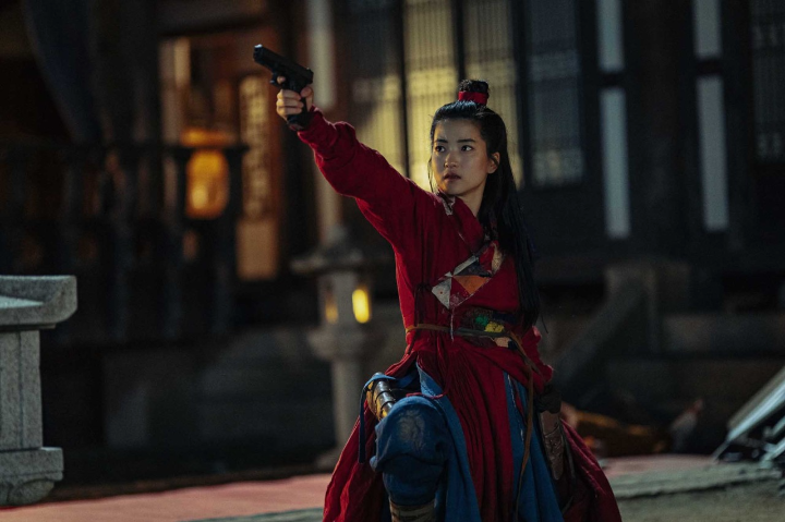 총을들고있는김태리